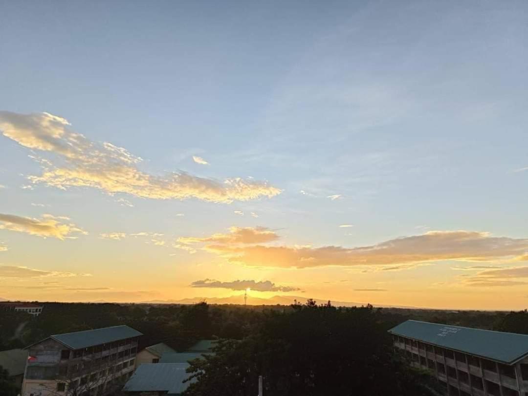 Happy Stays A - Sunset View At Smdc Hope Residences Trece Martires Kültér fotó